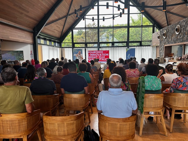 participants UROI assistant à une conférence au Diana Dea Lodge